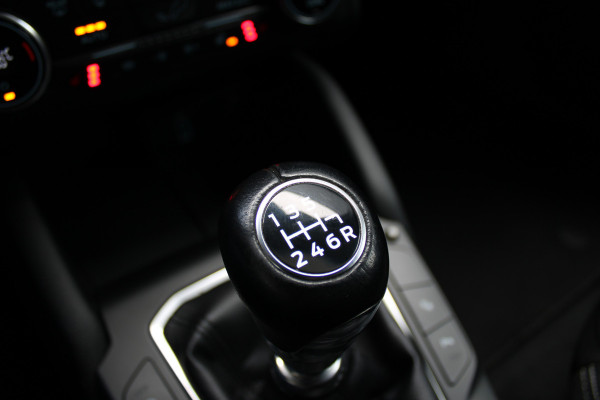 Ford FOCUS Wagon 1.0 EcoBoost Titanium Business | Achteruitrijcamera | Stoelverwarming | Trekhaak