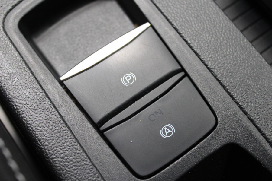 Ford FOCUS Wagon 1.0 EcoBoost Titanium Business | Achteruitrijcamera | Stoelverwarming | Trekhaak