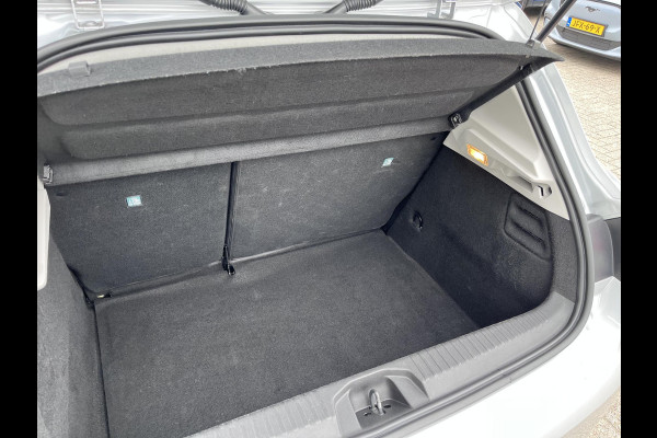 Renault Clio 1.0 TCe Intens 100pk | Navigatie | Pack Style | Trekhaak Afneembaar