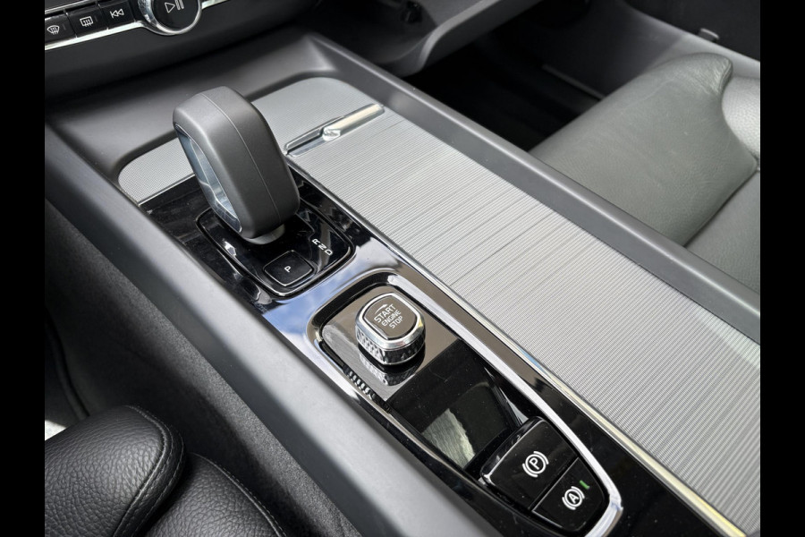 Volvo XC60 2.0 T6 Plug-in hybrid AWD R-Design | Leder | Pano | 360 Camera | H&K Audio | Adaptive Cruise |
