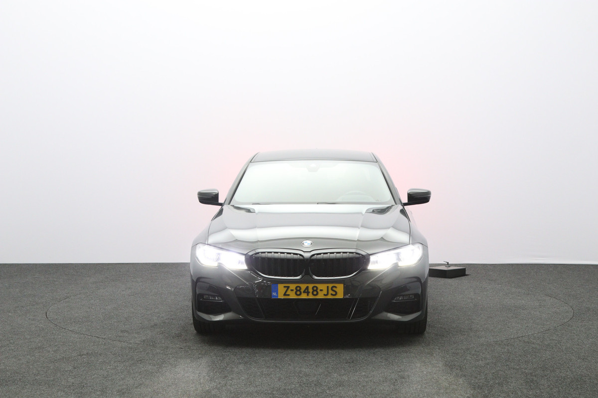 BMW 3 Serie 318i High Executive Automaat, Kuipstoelen, Head-Up, Memory, LED, Adap. Cruise Control