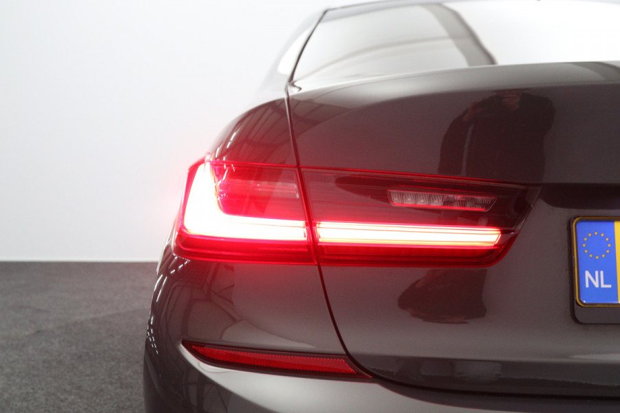 BMW 3 Serie 318i High Executive Automaat, Kuipstoelen, Head-Up, Memory, LED, Adap. Cruise Control