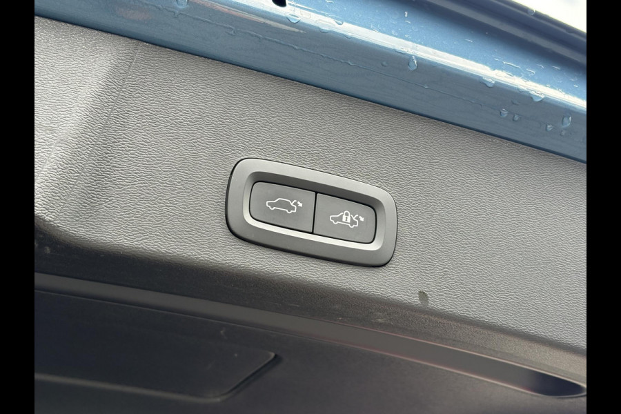 Volvo XC40 1.5 T5 Plug-in hybrid Plus Dark | Leder | Adaptive Cruise | Stoel- & Stuurverwarming | H&K Audio | Achteruitrijcamera |