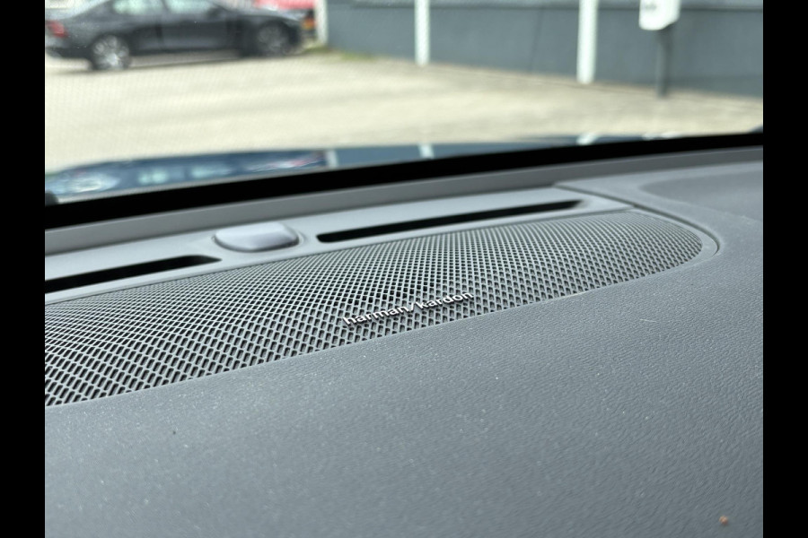 Volvo XC40 1.5 T5 Plug-in hybrid Plus Dark | Leder | Adaptive Cruise | Stoel- & Stuurverwarming | H&K Audio | Achteruitrijcamera |