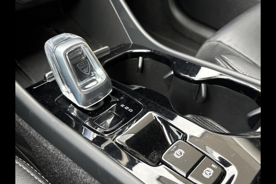 Volvo XC40 1.5 T5 Plug-in hybrid Plus Dark | Leder | Adaptive Cruise | Stoel- & Stuurverwarming | H&K Audio | Achteruitrijcamera |