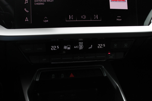 Audi A3 Sportback 30 TFSI Business edition / Trekhaak / CarPlay / Parkeerhulp achter / 17'' / LED Koplampen / Getint glas / DAB / Cruise Control