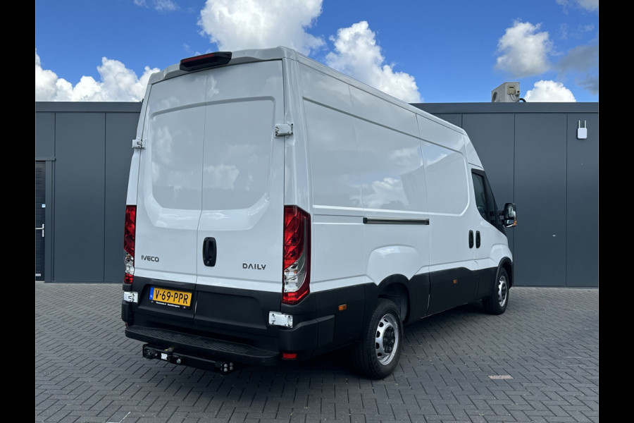 Iveco Daily 35S14 2.3D 136 PK FACELIFT / L2H2 / ** 20.950 KM ** / TREKHAAK / 3.500 KG AHG / 270 ACHTERDEUREN / ECC AIRCO / APPLE CARPLAY / 3