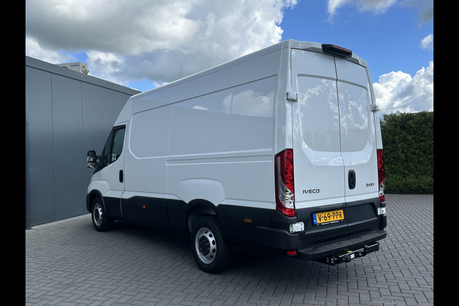 Iveco Daily 35S14 2.3D 136 PK FACELIFT / L2H2 / ** 20.950 KM ** / TREKHAAK / 3.500 KG AHG / 270 ACHTERDEUREN / ECC AIRCO / APPLE CARPLAY / 3