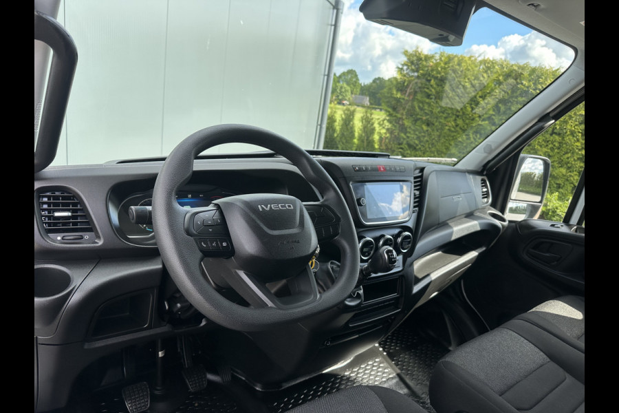 Iveco Daily 35S14 2.3D 136 PK FACELIFT / L2H2 / ** 20.950 KM ** / TREKHAAK / 3.500 KG AHG / 270 ACHTERDEUREN / ECC AIRCO / APPLE CARPLAY / 3