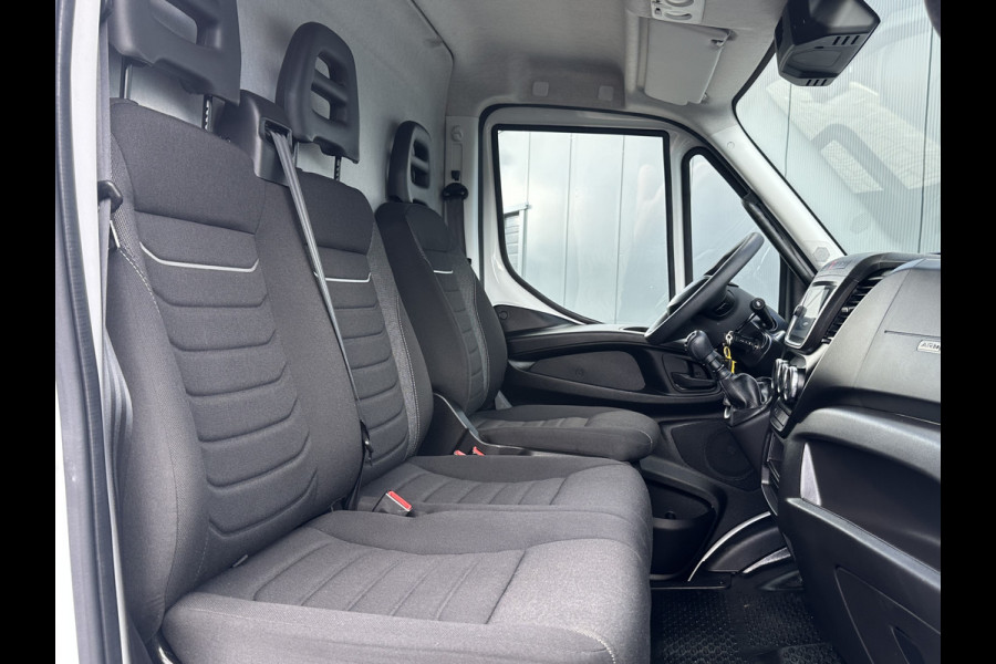Iveco Daily 35S14 2.3D 136 PK FACELIFT / L2H2 / ** 20.950 KM ** / TREKHAAK / 3.500 KG AHG / 270 ACHTERDEUREN / ECC AIRCO / APPLE CARPLAY / 3