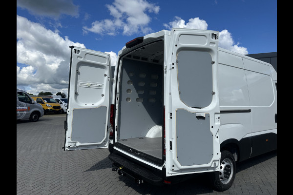 Iveco Daily 35S14 2.3D 136 PK FACELIFT / L2H2 / ** 20.950 KM ** / TREKHAAK / 3.500 KG AHG / 270 ACHTERDEUREN / ECC AIRCO / APPLE CARPLAY / 3