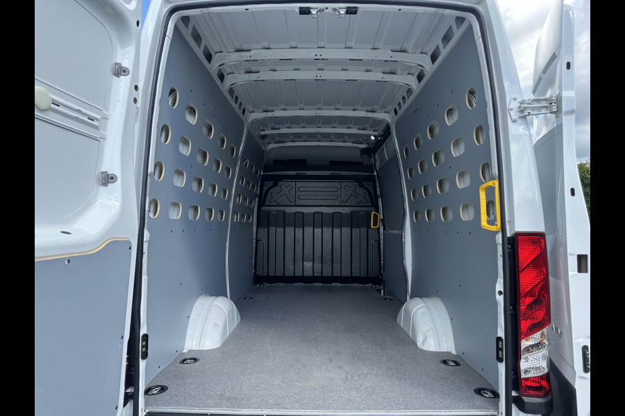 Iveco Daily 35S14 2.3D 136 PK FACELIFT / L2H2 / ** 20.950 KM ** / TREKHAAK / 3.500 KG AHG / 270 ACHTERDEUREN / ECC AIRCO / APPLE CARPLAY / 3