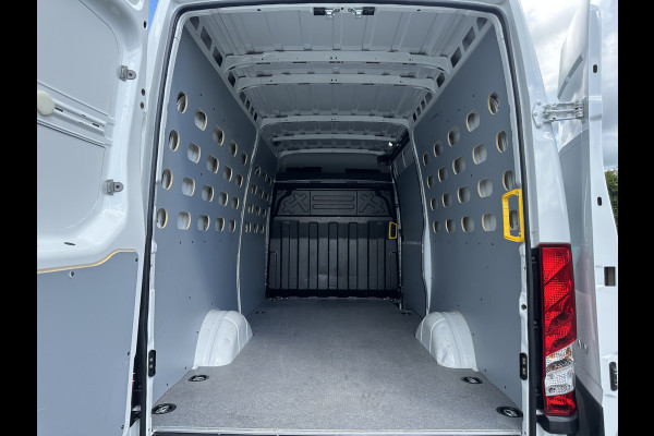 Iveco Daily 35S14 2.3D 136 PK FACELIFT / L2H2 / ** 20.950 KM ** / TREKHAAK / 3.500 KG AHG / 270 ACHTERDEUREN / ECC AIRCO / APPLE CARPLAY / 3