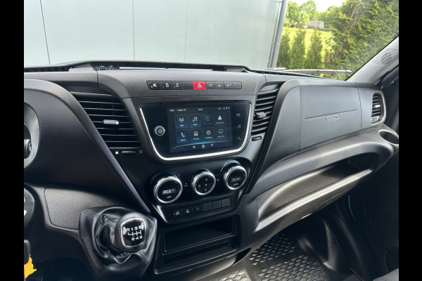 Iveco Daily 35S14 2.3D 136 PK FACELIFT / L2H2 / ** 20.950 KM ** / TREKHAAK / 3.500 KG AHG / 270 ACHTERDEUREN / ECC AIRCO / APPLE CARPLAY / 3