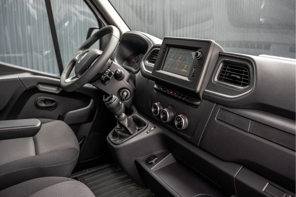 Renault Master **Bleu DCI 135PK | L2H2 | Nieuw | Navi | 3-Zits | LED | Cruise | Airco**