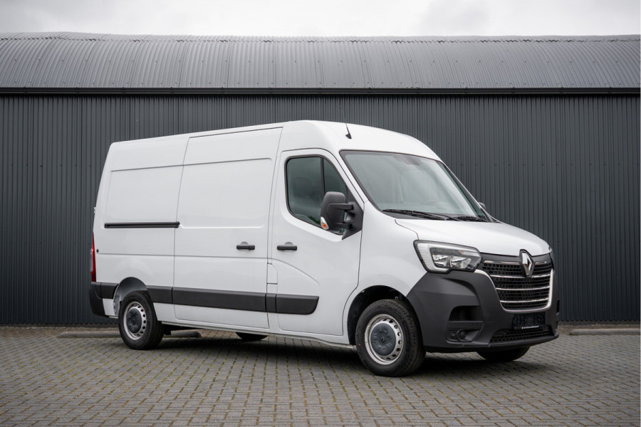 Renault Master **Bleu DCI 135PK | L2H2 | Nieuw | Navi | 3-Zits | LED | Cruise | Airco**