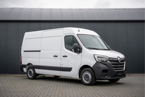 Renault Master **Bleu DCI 135PK | L2H2 | Nieuw | Navi | 3-Zits | LED | Cruise | Airco**