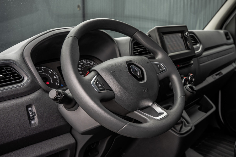 Renault Master **Bleu DCI 135PK | L2H2 | Nieuw | Navi | 3-Zits | LED | Cruise | Airco**