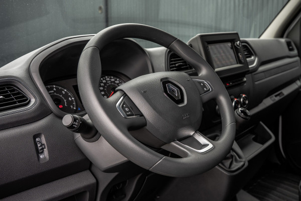 Renault Master **Bleu DCI 135PK | L2H2 | Nieuw | Navi | 3-Zits | LED | Cruise | Airco**