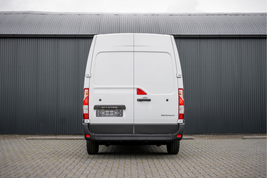 Renault Master **Bleu DCI 135PK | L2H2 | Nieuw | Navi | 3-Zits | LED | Cruise | Airco**
