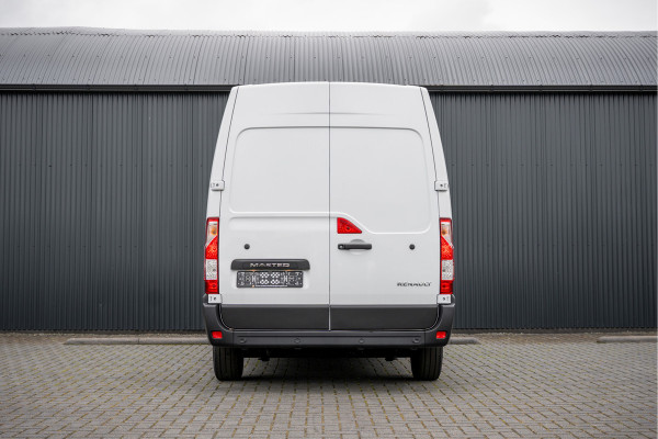 Renault Master **Bleu DCI 135PK | L2H2 | Nieuw | Navi | 3-Zits | LED | Cruise | Airco**