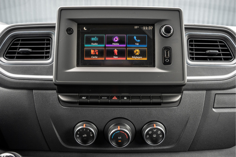 Renault Master **Bleu DCI 135PK | L2H2 | Nieuw | Navi | 3-Zits | LED | Cruise | Airco**