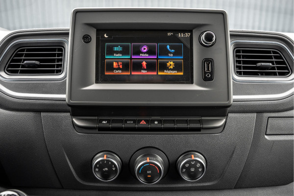 Renault Master **Bleu DCI 135PK | L2H2 | Nieuw | Navi | 3-Zits | LED | Cruise | Airco**