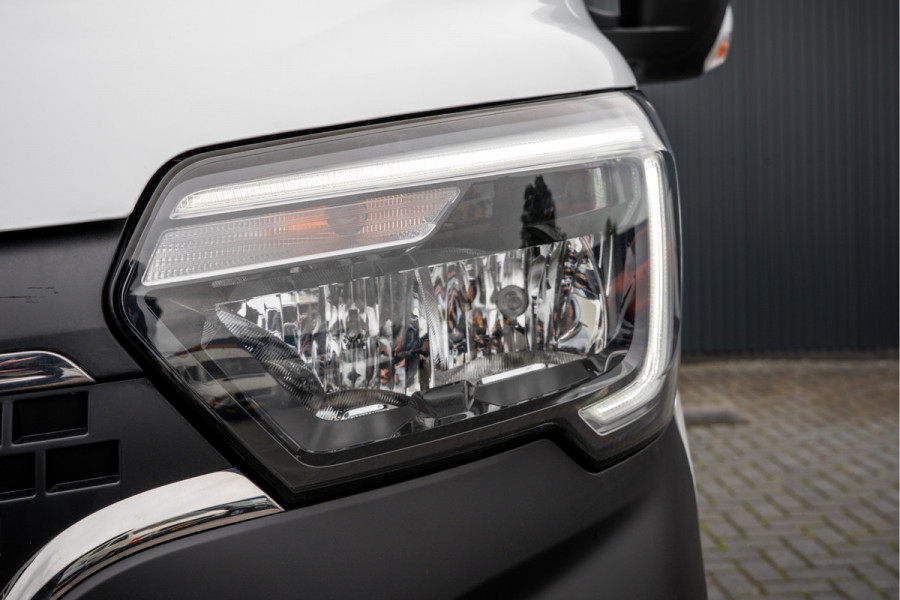Renault Master **Bleu DCI 135PK | L2H2 | Nieuw | Navi | 3-Zits | LED | Cruise | Airco**