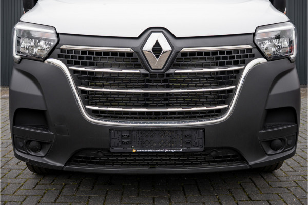 Renault Master **Bleu DCI 135PK | L2H2 | Nieuw | Navi | 3-Zits | LED | Cruise | Airco**