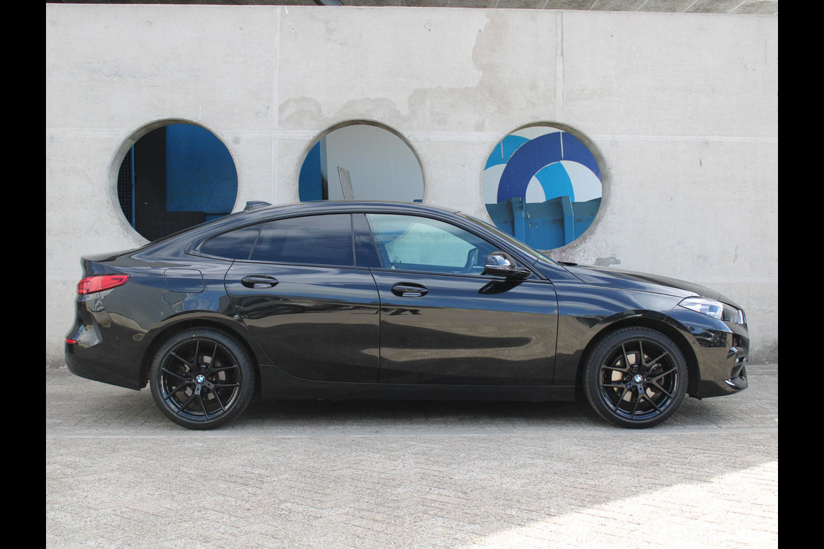 BMW 2 Serie Gran Coupé 218i Executive Edition | STOELVERWARMING | APPLE CARPLAY / ANDROID AUTO |