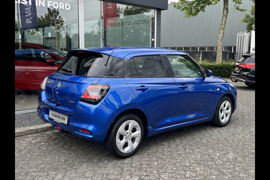 Suzuki Swift 1.2 Select Smart Hybrid CVT Automaat | Meerdere kleuren beschikbaar | €1.600,- voordeel | Adapt. Cruise | Camera | Stoelverwarming | 16'' | Dodehoek | Carplay/Android Auto | Smart Entry |
