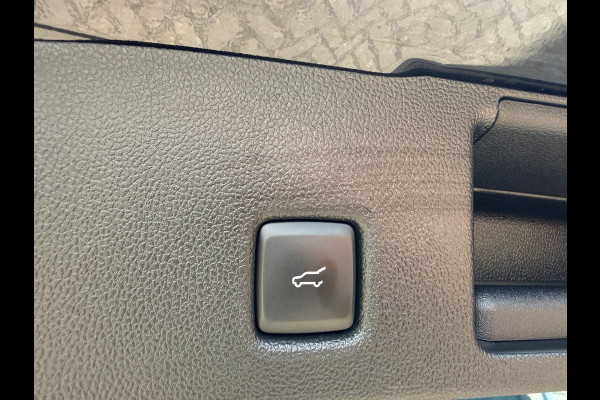 Ford Kuga 2.5 PHEV ST-Line X - Automaat - Pano/Schuifdak - Trekhaak - Navi