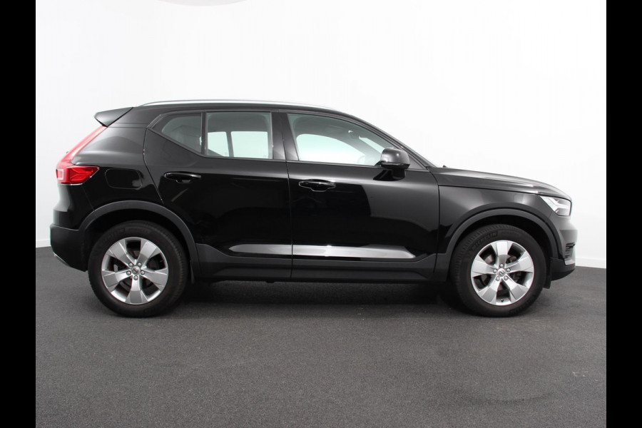 Volvo XC40 2.0 T3 Momentum Navigatie Climate control Cruise control Parkeersensor achter LED Navigatie Verwarmde voorstoelen Apple Carplay/ Android Auto