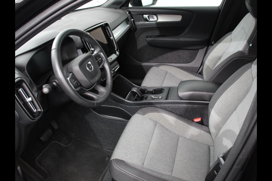 Volvo XC40 2.0 T3 Momentum Navigatie Climate control Cruise control Parkeersensor achter LED Navigatie Verwarmde voorstoelen Apple Carplay/ Android Auto