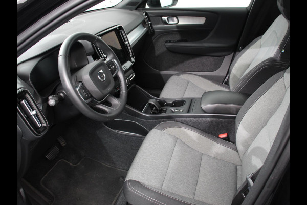 Volvo XC40 2.0 T3 Momentum Navigatie Climate control Cruise control Parkeersensor achter LED Navigatie Verwarmde voorstoelen Apple Carplay/ Android Auto