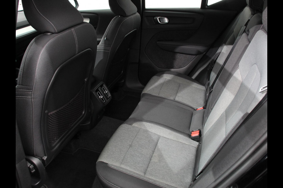 Volvo XC40 2.0 T3 Momentum Navigatie Climate control Cruise control Parkeersensor achter LED Navigatie Verwarmde voorstoelen Apple Carplay/ Android Auto