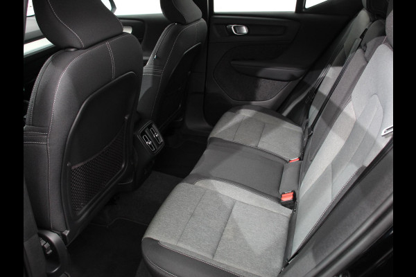 Volvo XC40 2.0 T3 Momentum Navigatie Climate control Cruise control Parkeersensor achter LED Navigatie Verwarmde voorstoelen Apple Carplay/ Android Auto