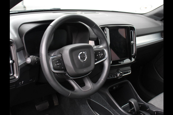 Volvo XC40 2.0 T3 Momentum Navigatie Climate control Cruise control Parkeersensor achter LED Navigatie Verwarmde voorstoelen Apple Carplay/ Android Auto
