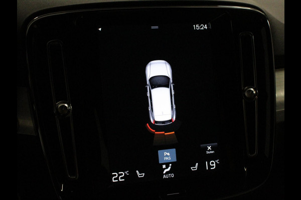 Volvo XC40 2.0 T3 Momentum Navigatie Climate control Cruise control Parkeersensor achter LED Navigatie Verwarmde voorstoelen Apple Carplay/ Android Auto