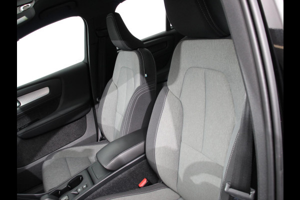 Volvo XC40 2.0 T3 Momentum Navigatie Climate control Cruise control Parkeersensor achter LED Navigatie Verwarmde voorstoelen Apple Carplay/ Android Auto