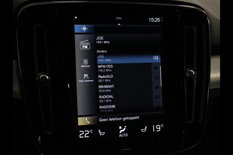Volvo XC40 2.0 T3 Momentum Navigatie Climate control Cruise control Parkeersensor achter LED Navigatie Verwarmde voorstoelen Apple Carplay/ Android Auto