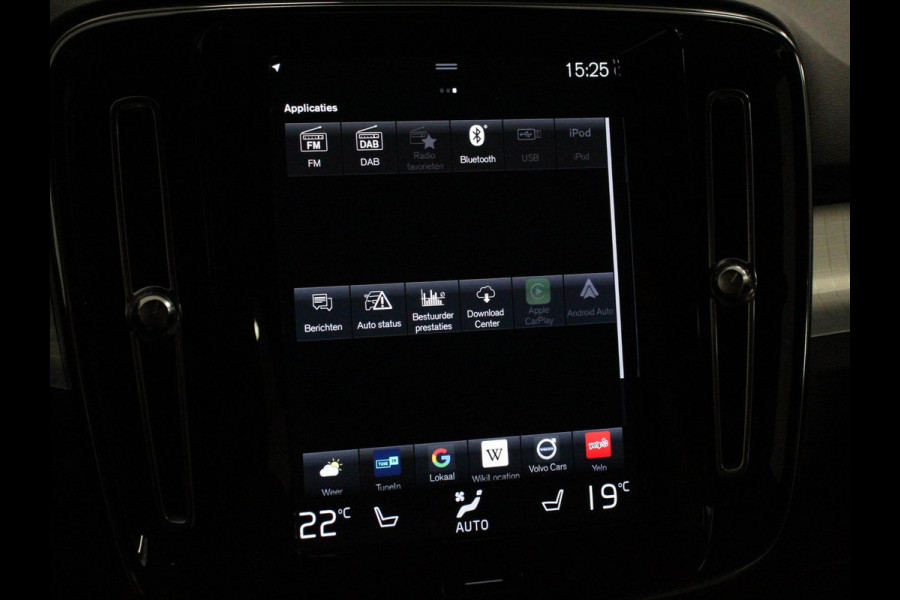 Volvo XC40 2.0 T3 Momentum Navigatie Climate control Cruise control Parkeersensor achter LED Navigatie Verwarmde voorstoelen Apple Carplay/ Android Auto