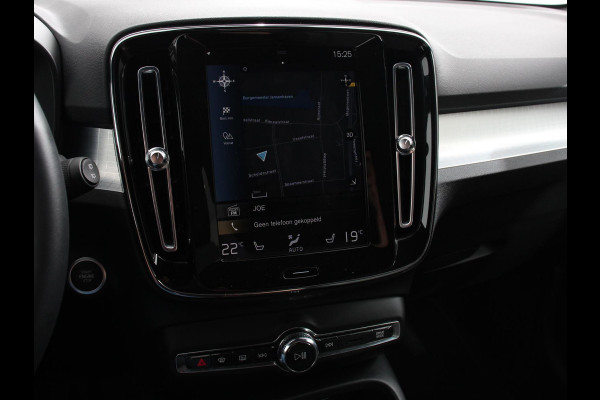 Volvo XC40 2.0 T3 Momentum Navigatie Climate control Cruise control Parkeersensor achter LED Navigatie Verwarmde voorstoelen Apple Carplay/ Android Auto
