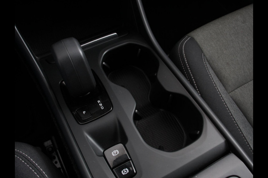 Volvo XC40 2.0 T3 Momentum Navigatie Climate control Cruise control Parkeersensor achter LED Navigatie Verwarmde voorstoelen Apple Carplay/ Android Auto