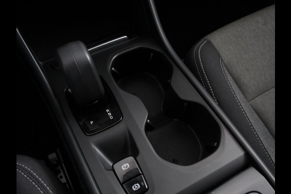 Volvo XC40 2.0 T3 Momentum Navigatie Climate control Cruise control Parkeersensor achter LED Navigatie Verwarmde voorstoelen Apple Carplay/ Android Auto