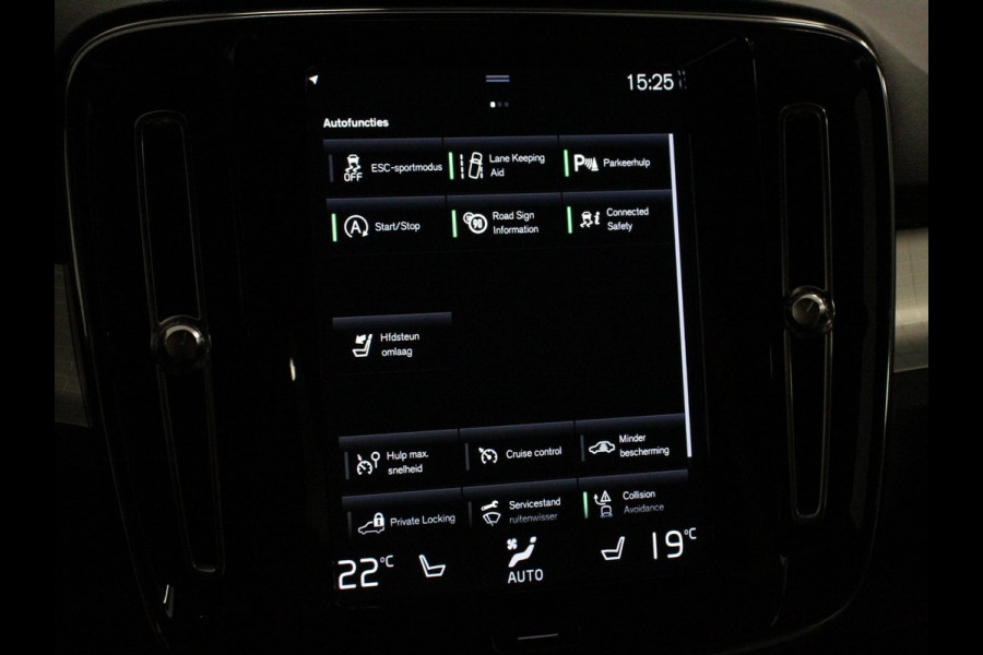 Volvo XC40 2.0 T3 Momentum Navigatie Climate control Cruise control Parkeersensor achter LED Navigatie Verwarmde voorstoelen Apple Carplay/ Android Auto