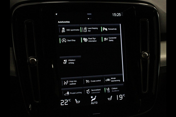 Volvo XC40 2.0 T3 Momentum Navigatie Climate control Cruise control Parkeersensor achter LED Navigatie Verwarmde voorstoelen Apple Carplay/ Android Auto