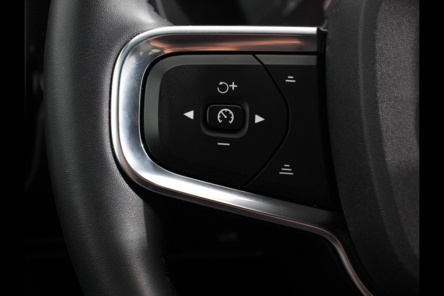 Volvo XC40 2.0 T3 Momentum Navigatie Climate control Cruise control Parkeersensor achter LED Navigatie Verwarmde voorstoelen Apple Carplay/ Android Auto