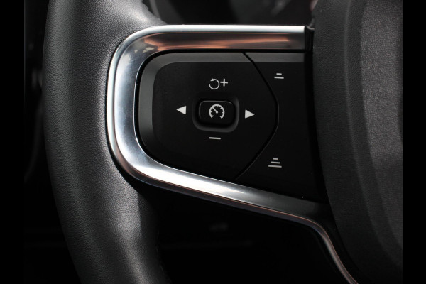 Volvo XC40 2.0 T3 Momentum Navigatie Climate control Cruise control Parkeersensor achter LED Navigatie Verwarmde voorstoelen Apple Carplay/ Android Auto