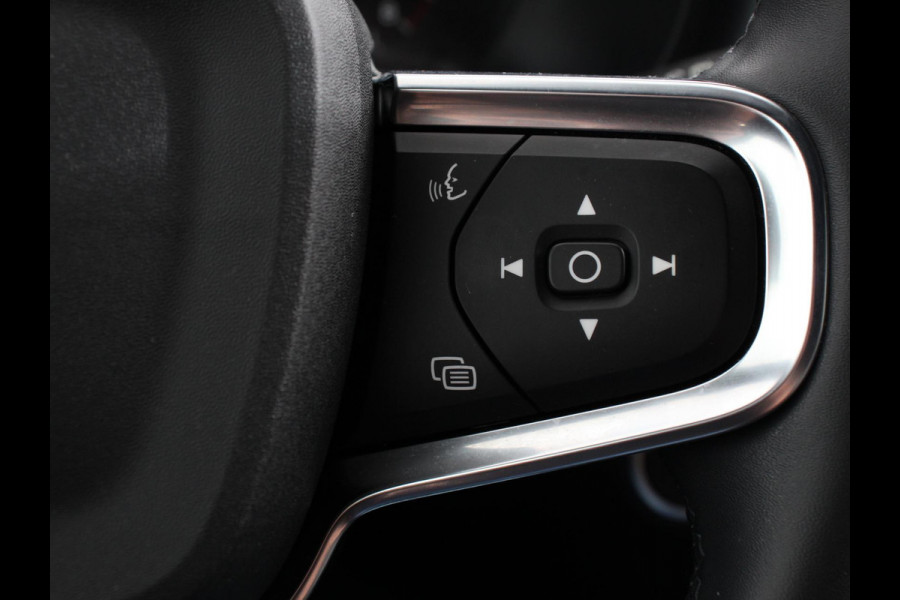 Volvo XC40 2.0 T3 Momentum Navigatie Climate control Cruise control Parkeersensor achter LED Navigatie Verwarmde voorstoelen Apple Carplay/ Android Auto